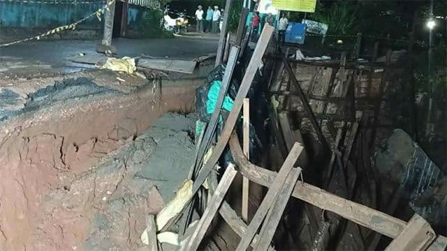 Bridge collapse disrupts traffic on Galaha–Deltota Road