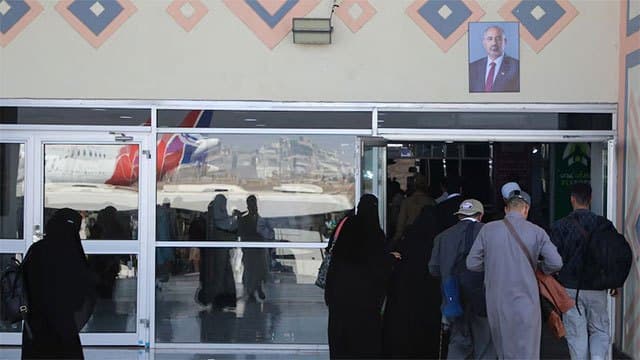 Houthis attack Aden airport as fighting intensifies in Yemen