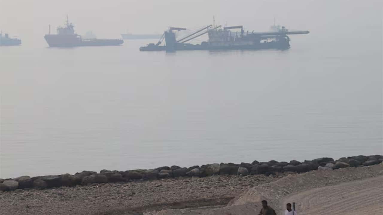 Attack risks rise for tankers as Iran vows to block more Hormuz routes