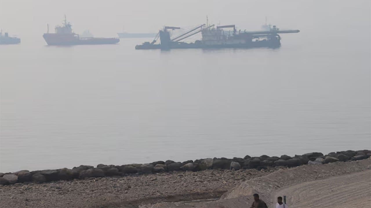 Attack risks rise for tankers as Iran vows to block more Hormuz routes
