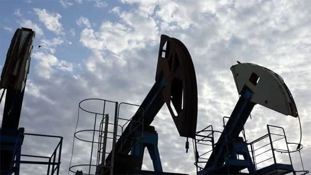 Oil falls as Trump comments on Iran talks ease supply concerns