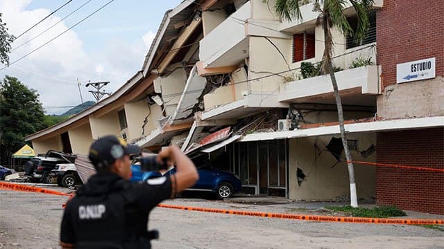 Powerful magnitude 7.7 earthquake hits Panama, damaging buildings