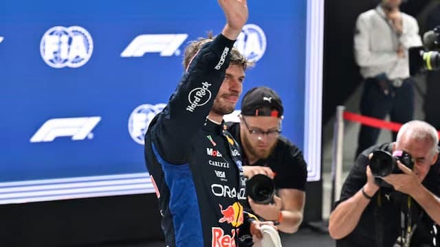 Red Bull's Verstappen fastest in Singapore to claim 50th career pole