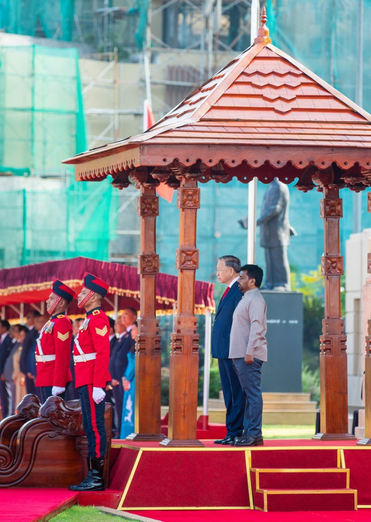 Ceremonial welcome for Vietnam President…