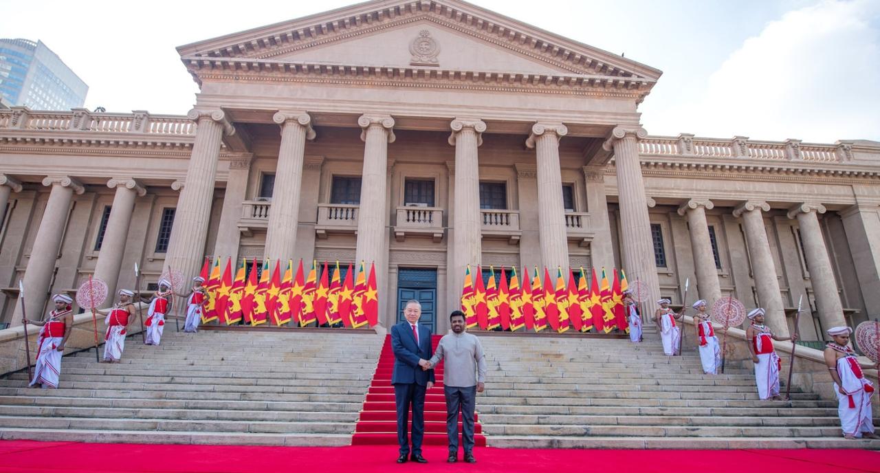Ceremonial welcome for Vietnam President…