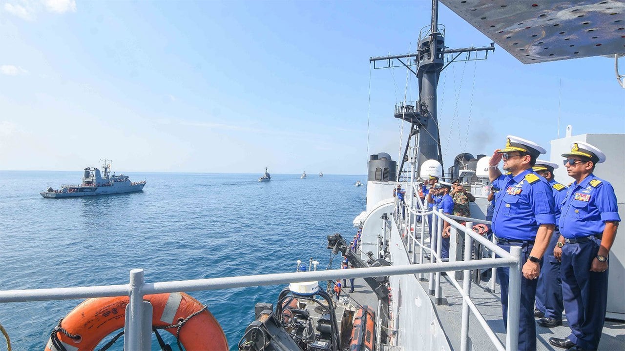Navy fleet salutes Commander at TRINEX-26...