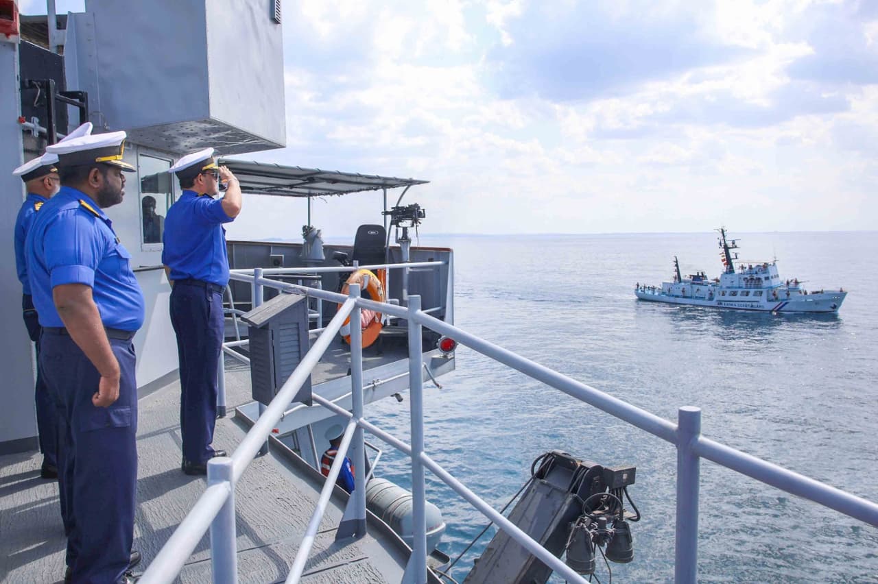 Navy fleet salutes Commander at TRINEX-26...