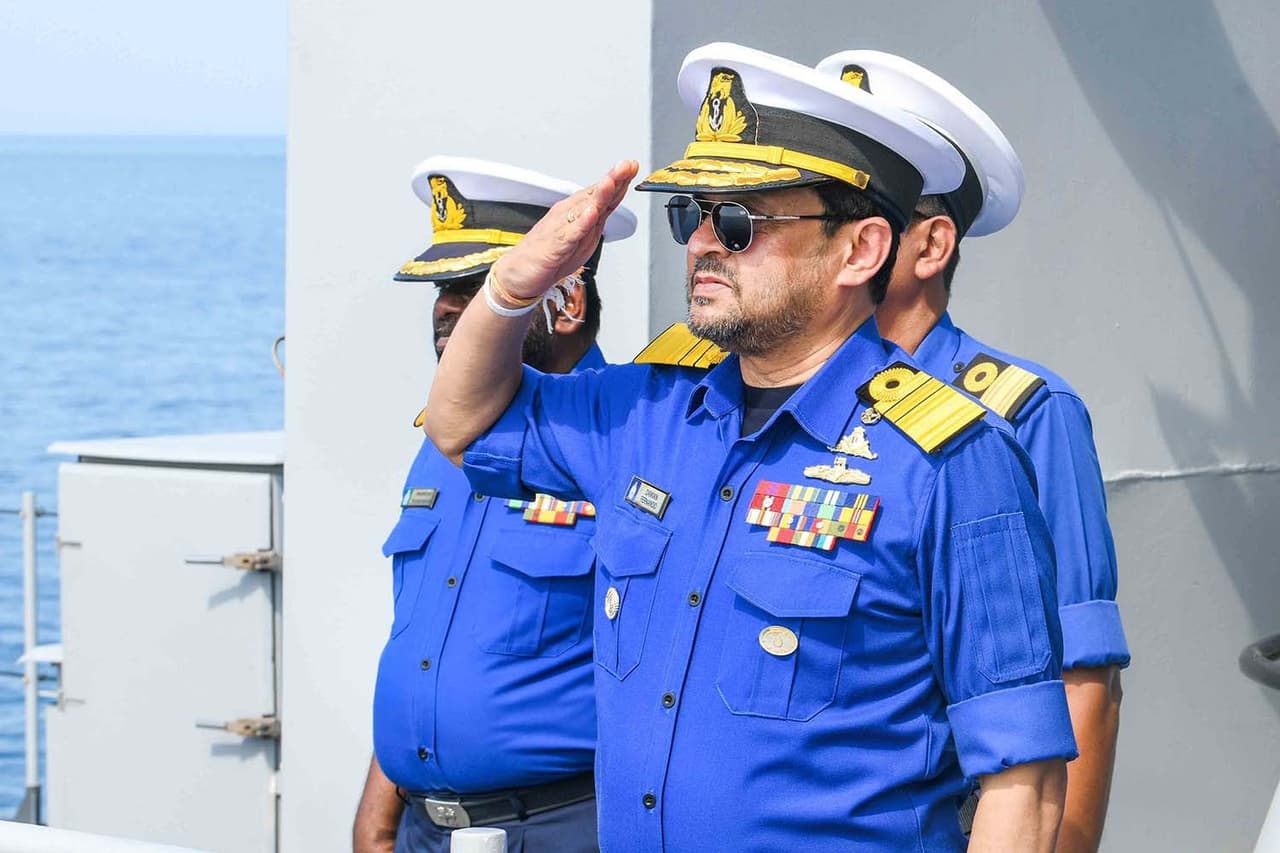 Navy fleet salutes Commander at TRINEX-26...