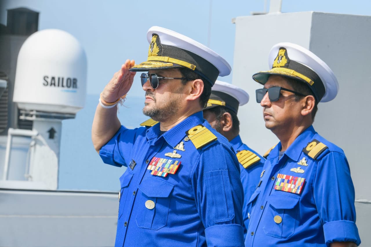 Navy fleet salutes Commander at TRINEX-26...