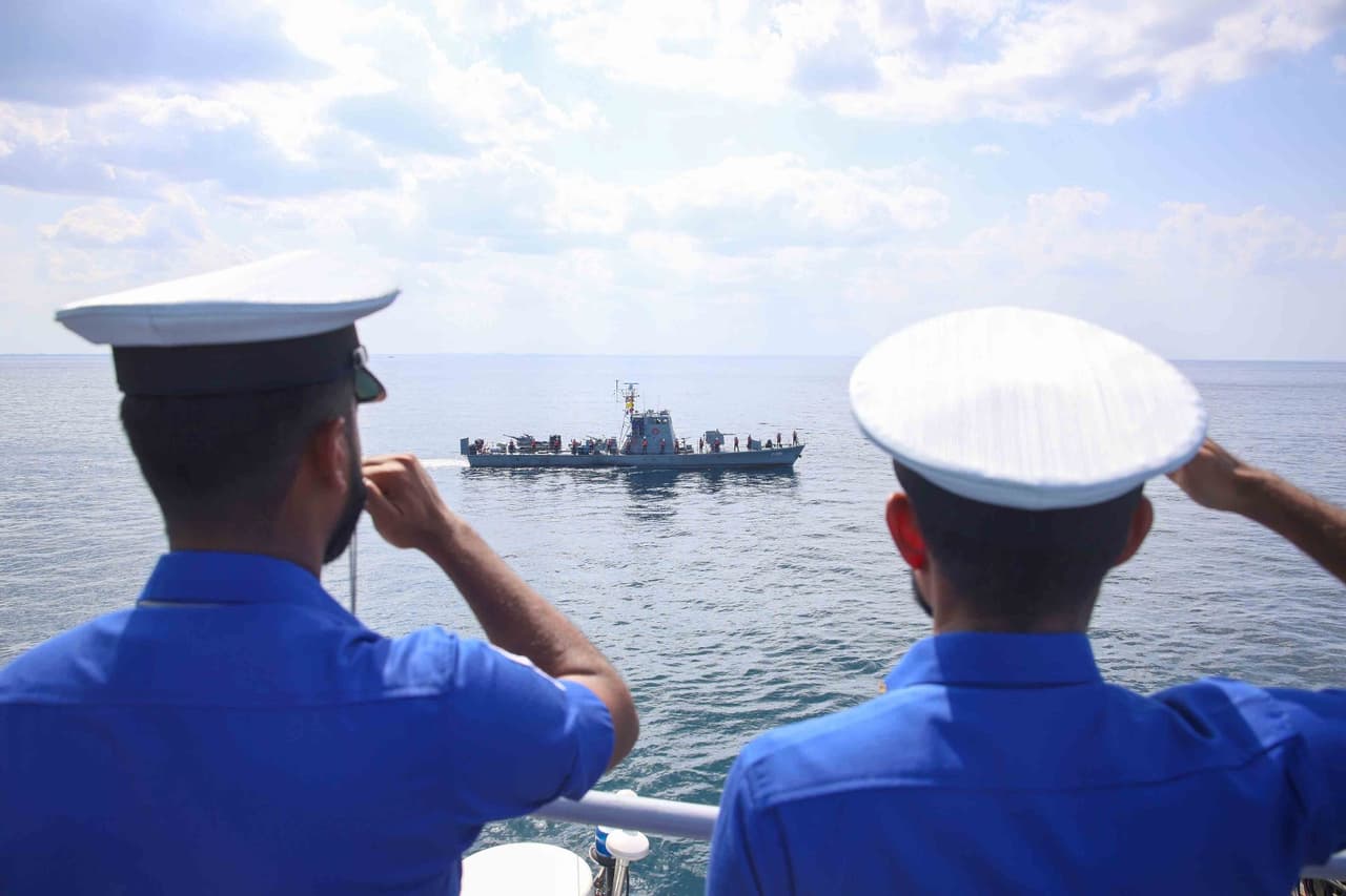 Navy fleet salutes Commander at TRINEX-26...