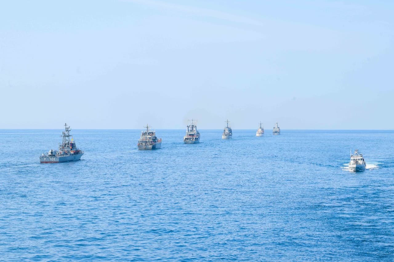 Navy fleet salutes Commander at TRINEX-26...