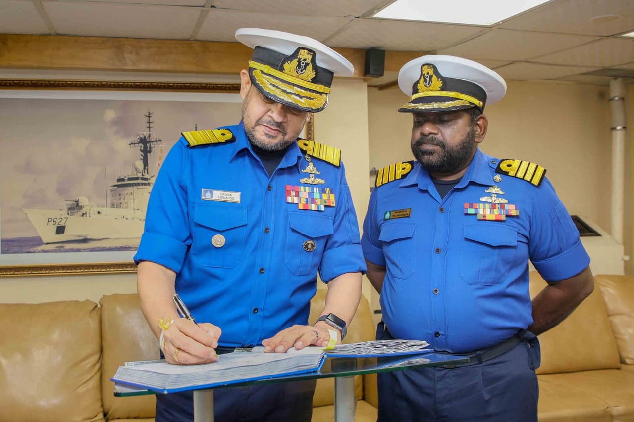 Navy fleet salutes Commander at TRINEX-26...