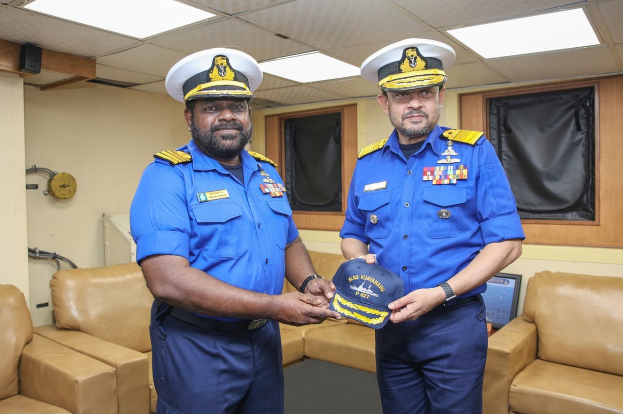 Navy fleet salutes Commander at TRINEX-26...