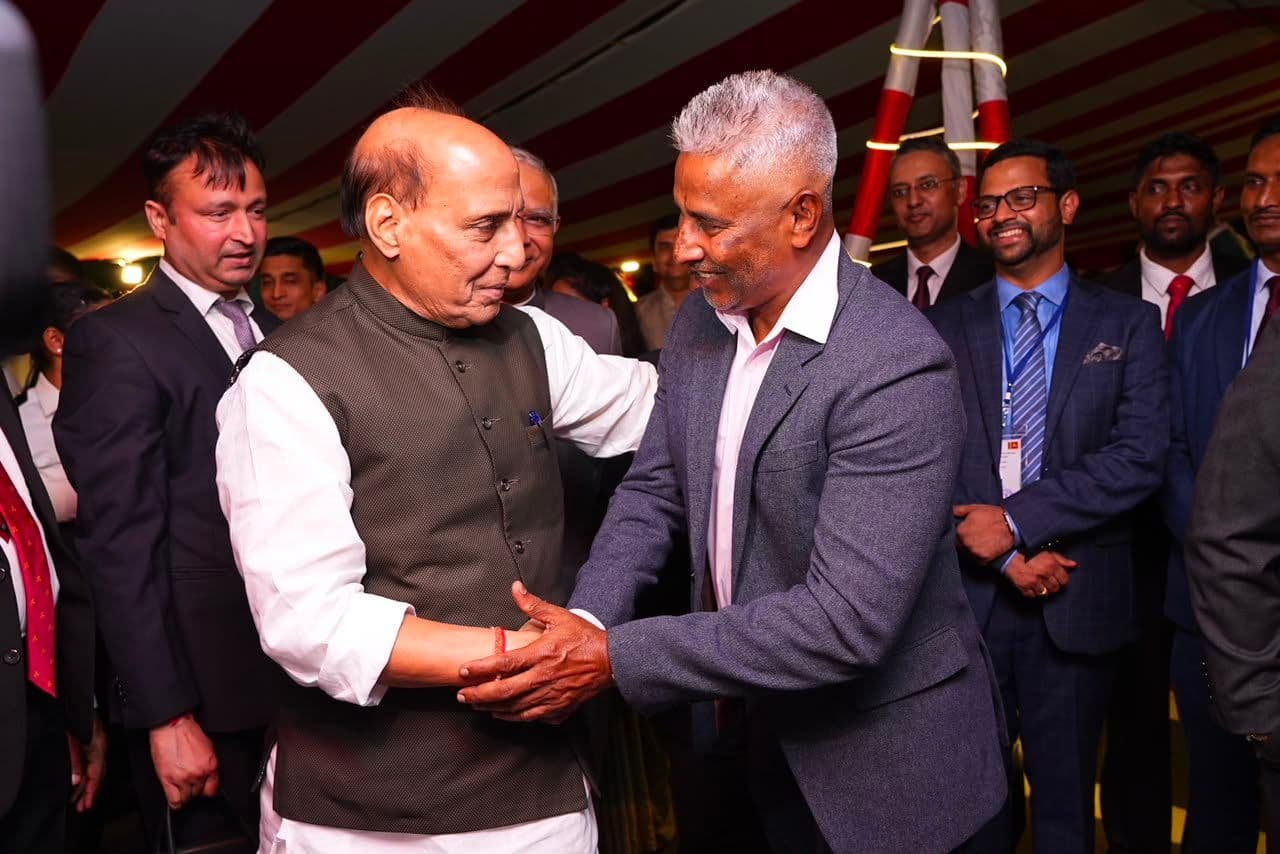 Indian Defence Minister meets cricket legends…