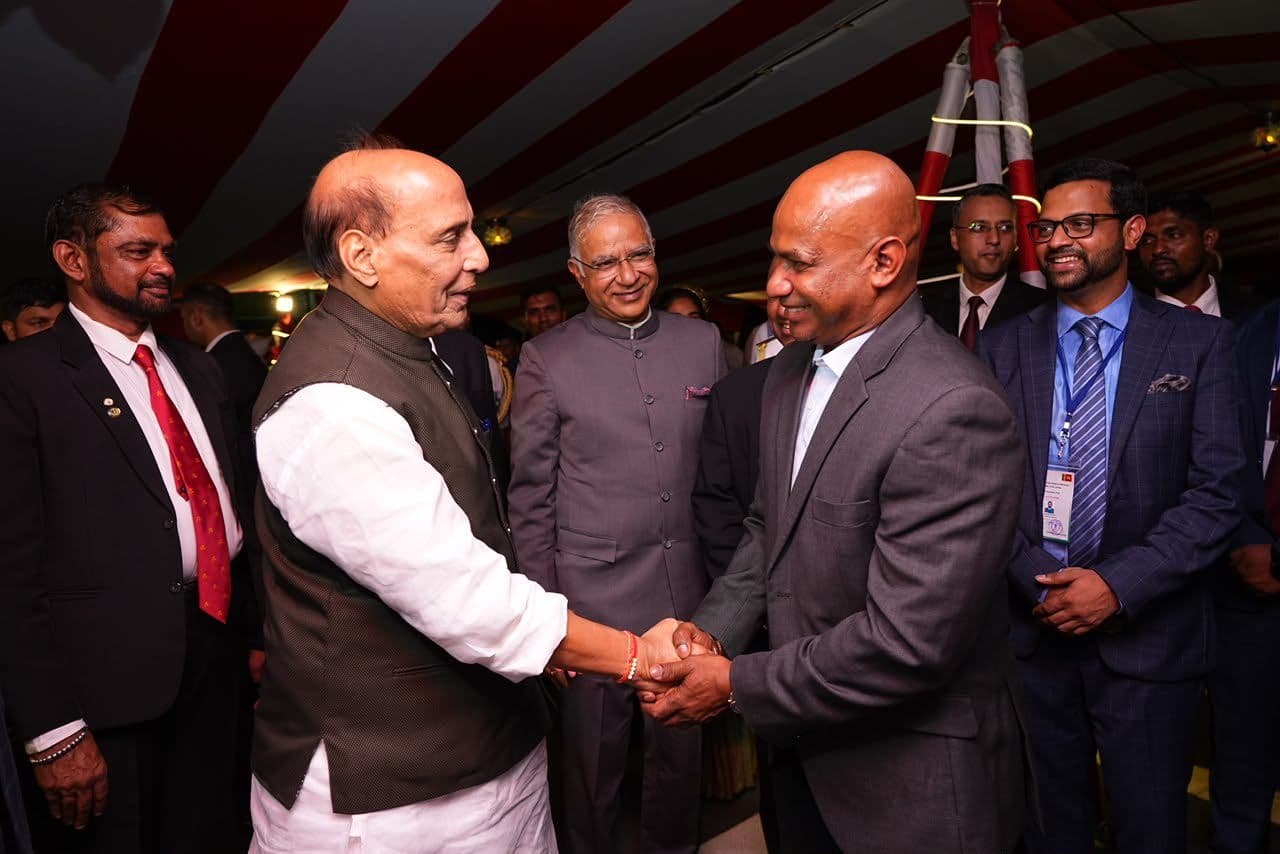 Indian Defence Minister meets cricket legends…