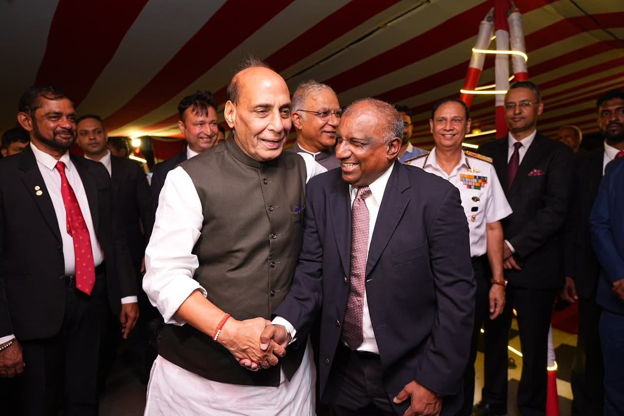 Indian Defence Minister meets cricket legends…