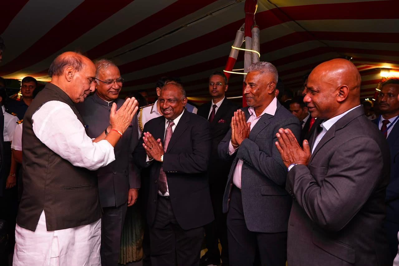 Indian Defence Minister meets cricket legends…