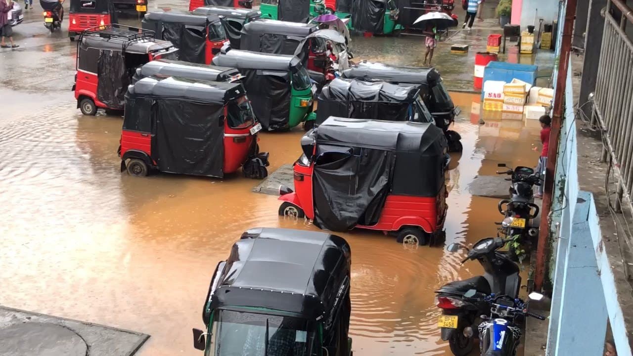 Nawalapitiya bus stand flooded…