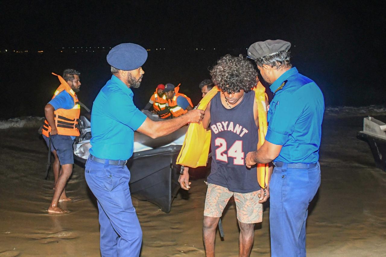 Navy rescues fisherman off Pothuvil…