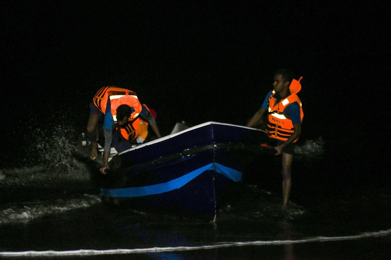 Navy rescues fisherman off Pothuvil…