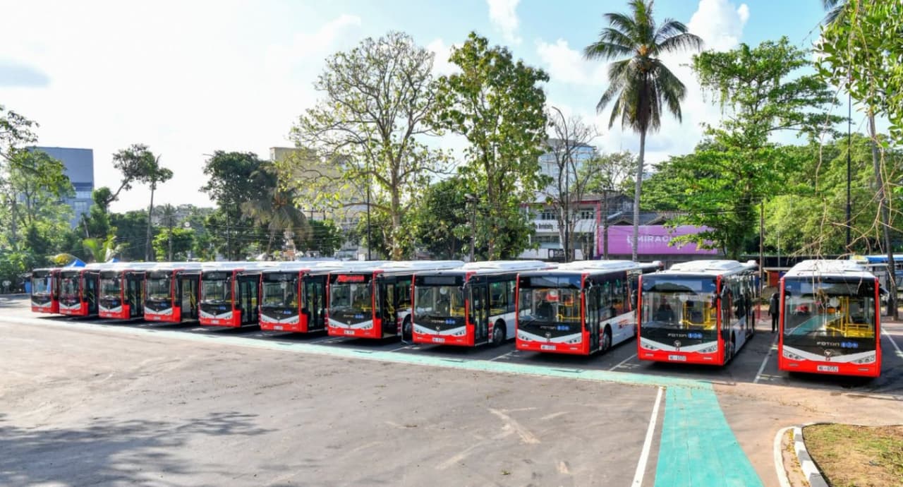 New Metro buses deployed to ease Colombo traffic...