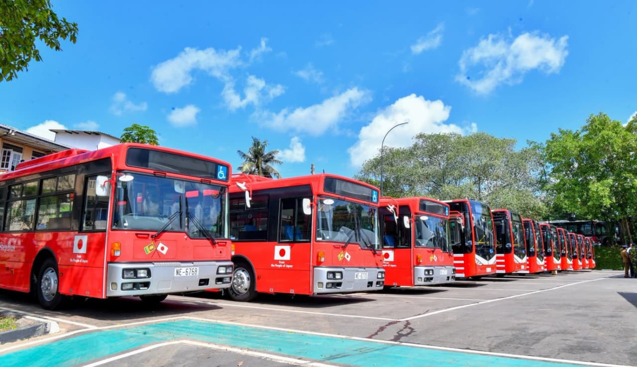 New Metro buses deployed to ease Colombo traffic...