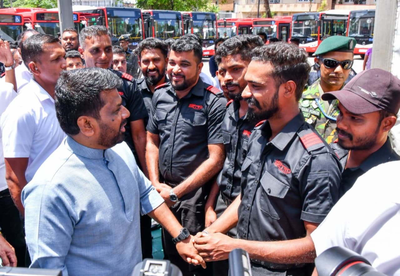New Metro buses deployed to ease Colombo traffic...