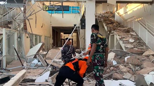 Deadly earthquakes hit Indonesia