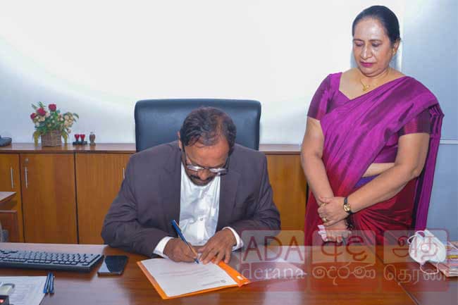 Mohan Samaranayake assumes duties as DG of Govt. Information Dept.