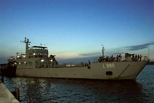 Naval ship leaves for India to bring medical oxygen shipment to Sri Lanka