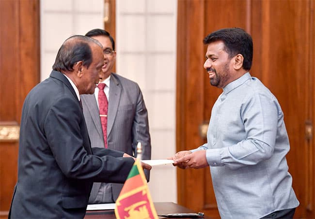 New Governor of Southern Province sworn in before President
