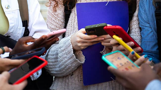 Turkey Parliament votes to ban Social Media for under-15s