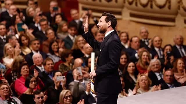 Messi receives top Spanish award from heir to throne