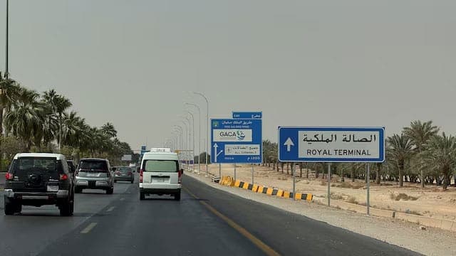 Yemen's Houthis renew warning against using Riyadh airport