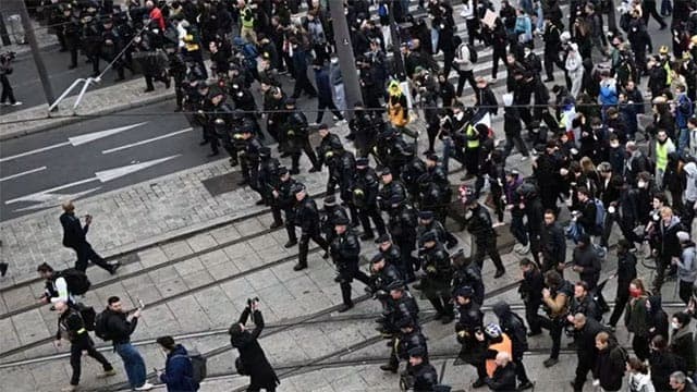 Clashes break out in Paris, other cities amid fresh protests