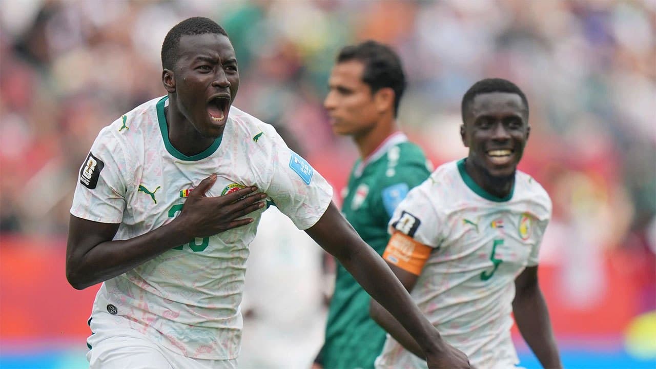 Senegal thrash 10-man Iraq 5-0 to keep World Cup knockout hopes alive