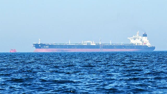 Oil prices jump 5% after Donald Trump reimposes Iran blockade