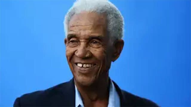 Sir Garfield Sobers, cricket's greatest all-rounder, dies at 89