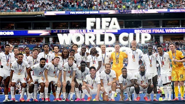 England edge France 6-4 in chaotic World Cup bronze match