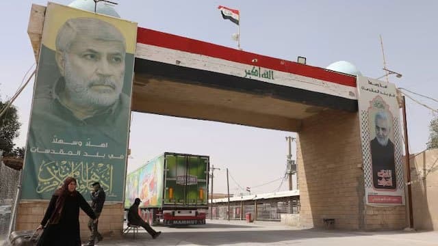 Iraq orders closure of Shalamcheh border crossing with Iran, two sources say