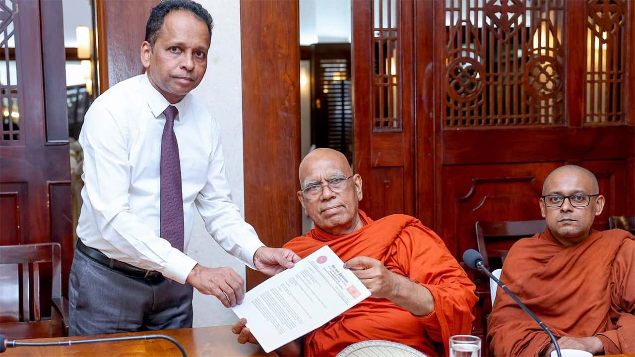 Mahanayaka Theros submit memorandum to President seeking state intervention for Sivarasa Anojan