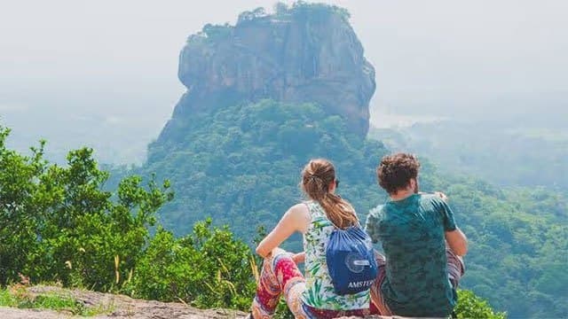 Sri Lanka records slight decline in tourist arrivals in September