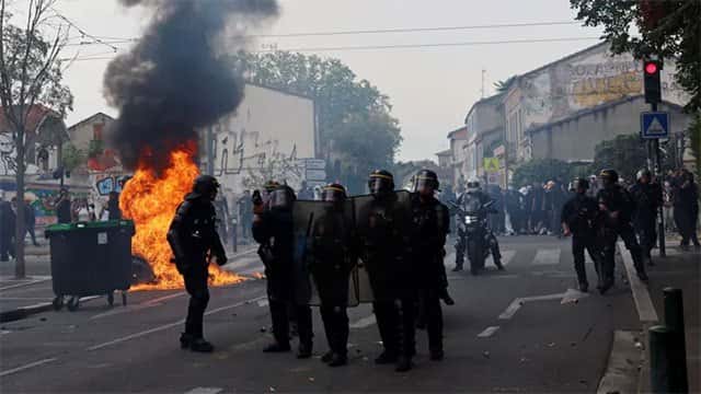 France closes up to 500 schools Monday over student protests