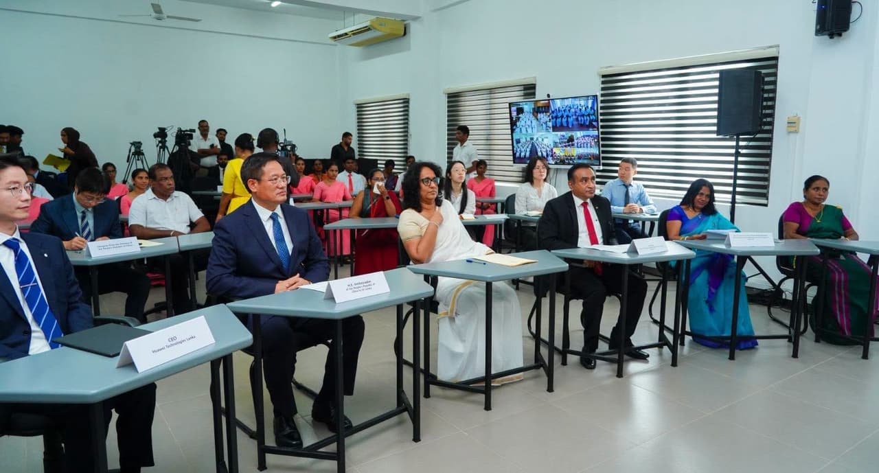 PM opens new smart learning classrooms… - image 2