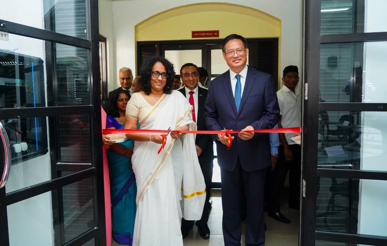 PM opens new smart learning classrooms… - image 3