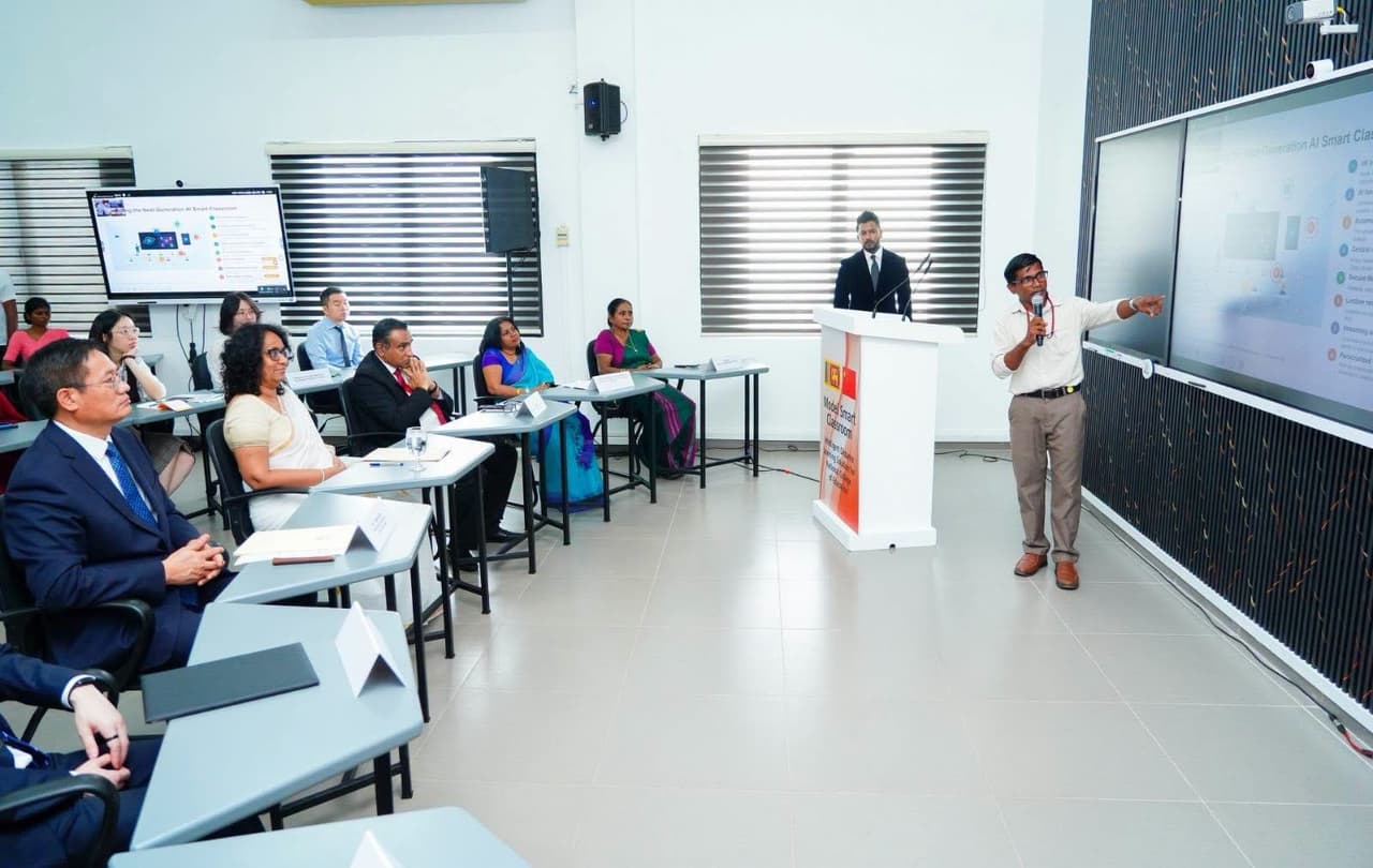 PM opens new smart learning classrooms… - image 6
