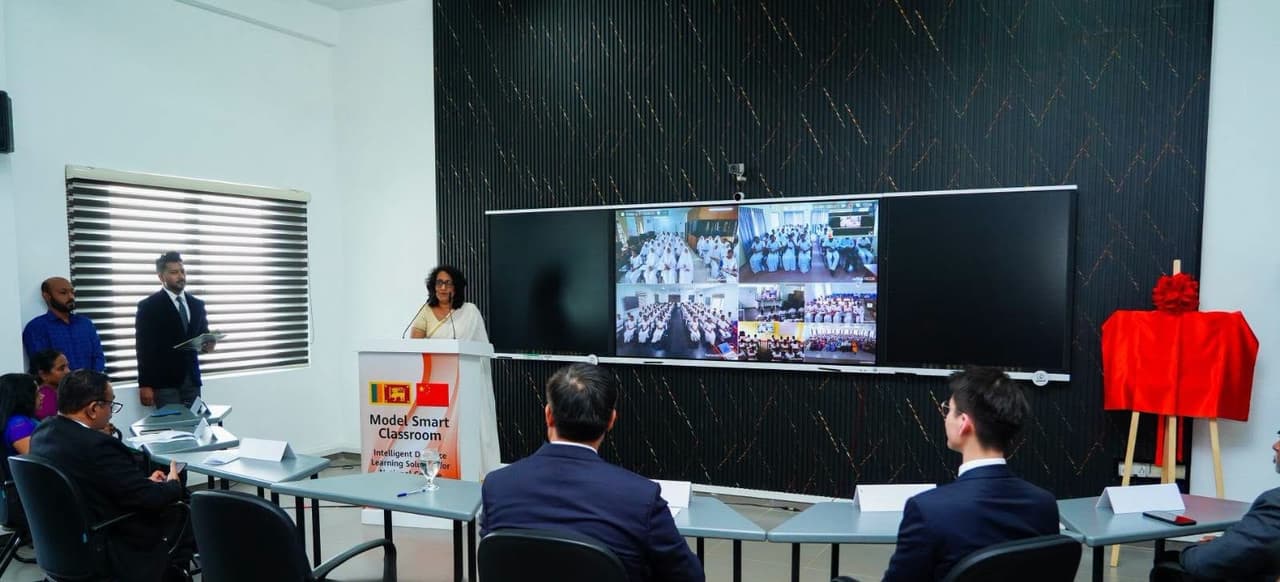 PM opens new smart learning classrooms… - image 7