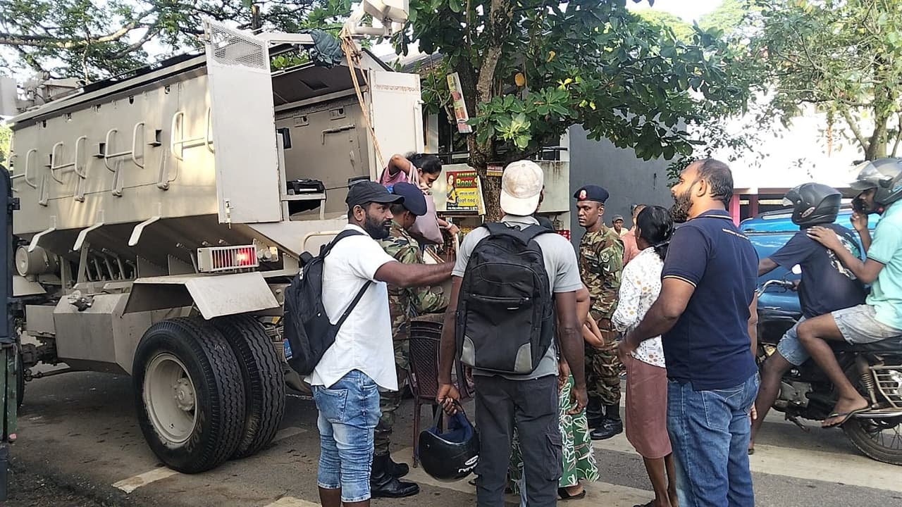 Army assists schoolchildren in flood-hit Malimbada… - image 6