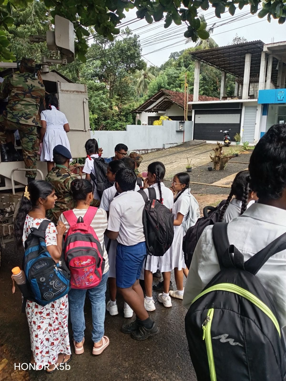 Army assists schoolchildren in flood-hit Malimbada… - image 7