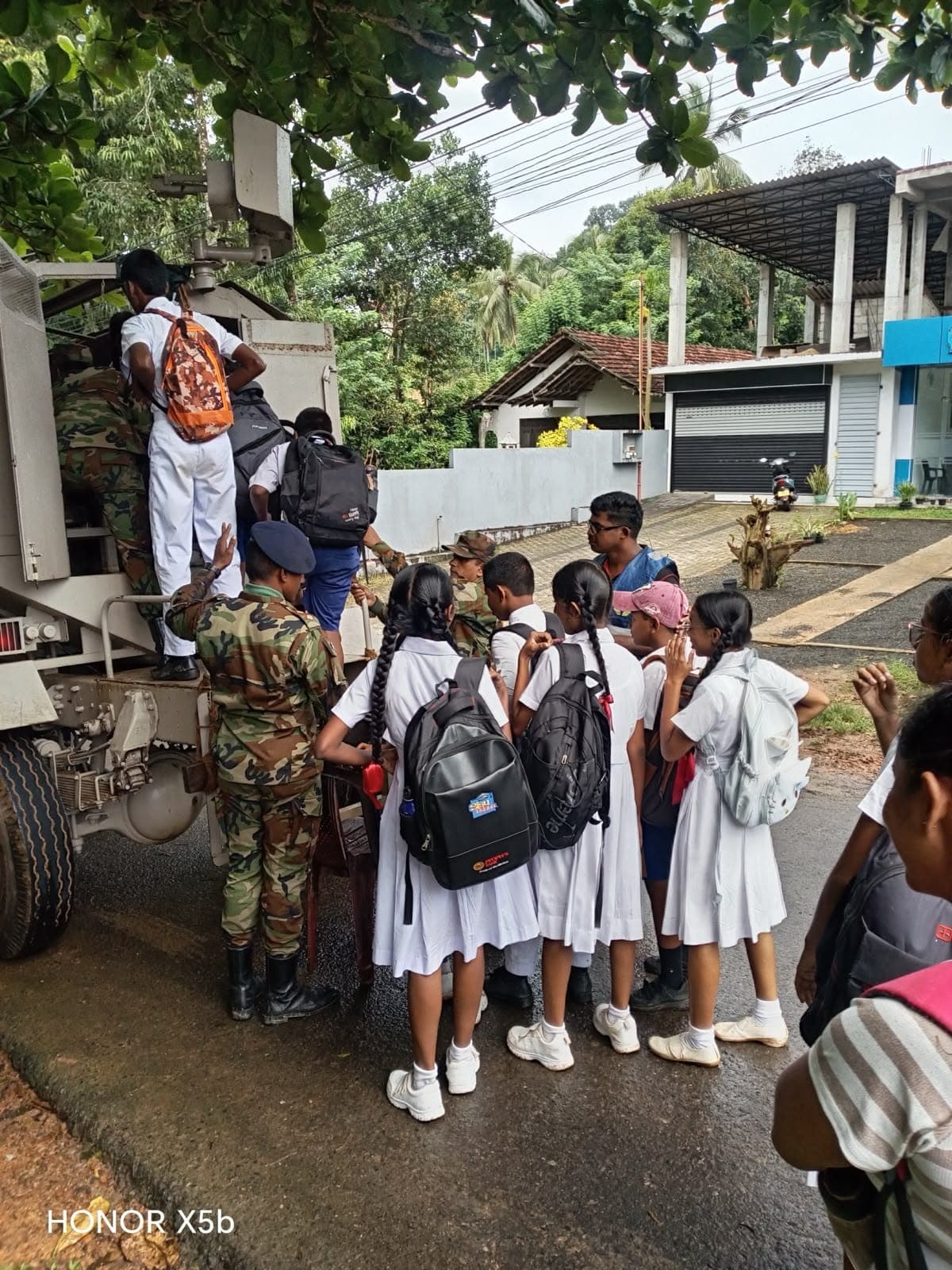 Army assists schoolchildren in flood-hit Malimbada… - image 8